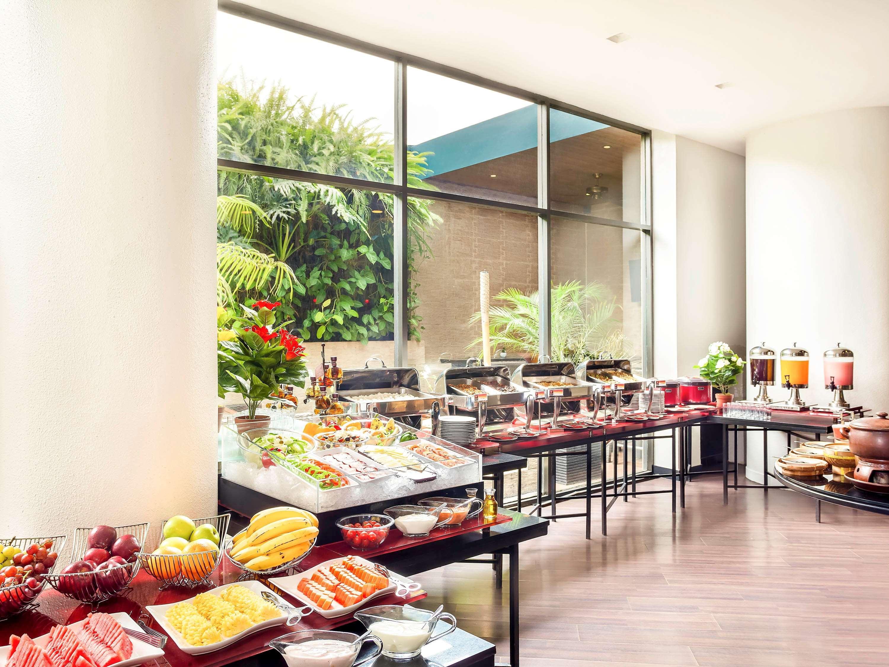 Ibis Jakarta Arcadia Exterior foto