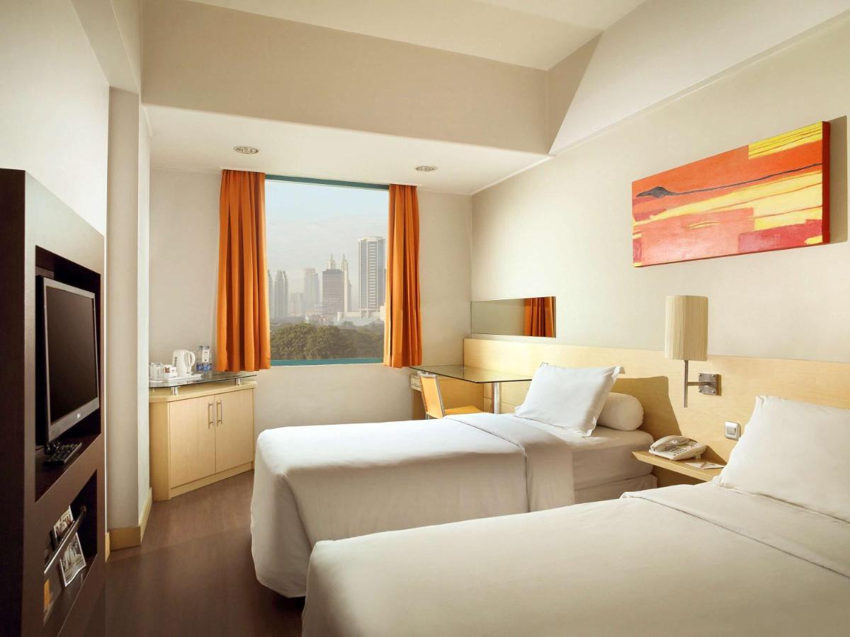 Ibis Jakarta Arcadia Exterior foto