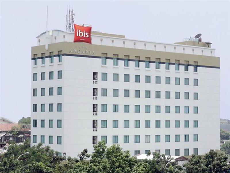Ibis Jakarta Arcadia Exterior foto