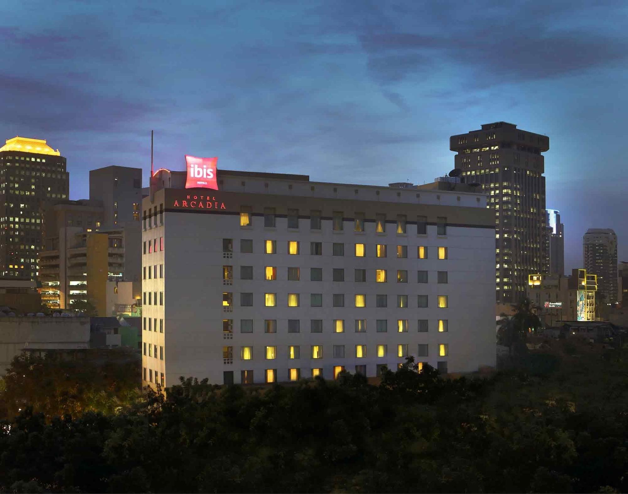 Ibis Jakarta Arcadia Exterior foto