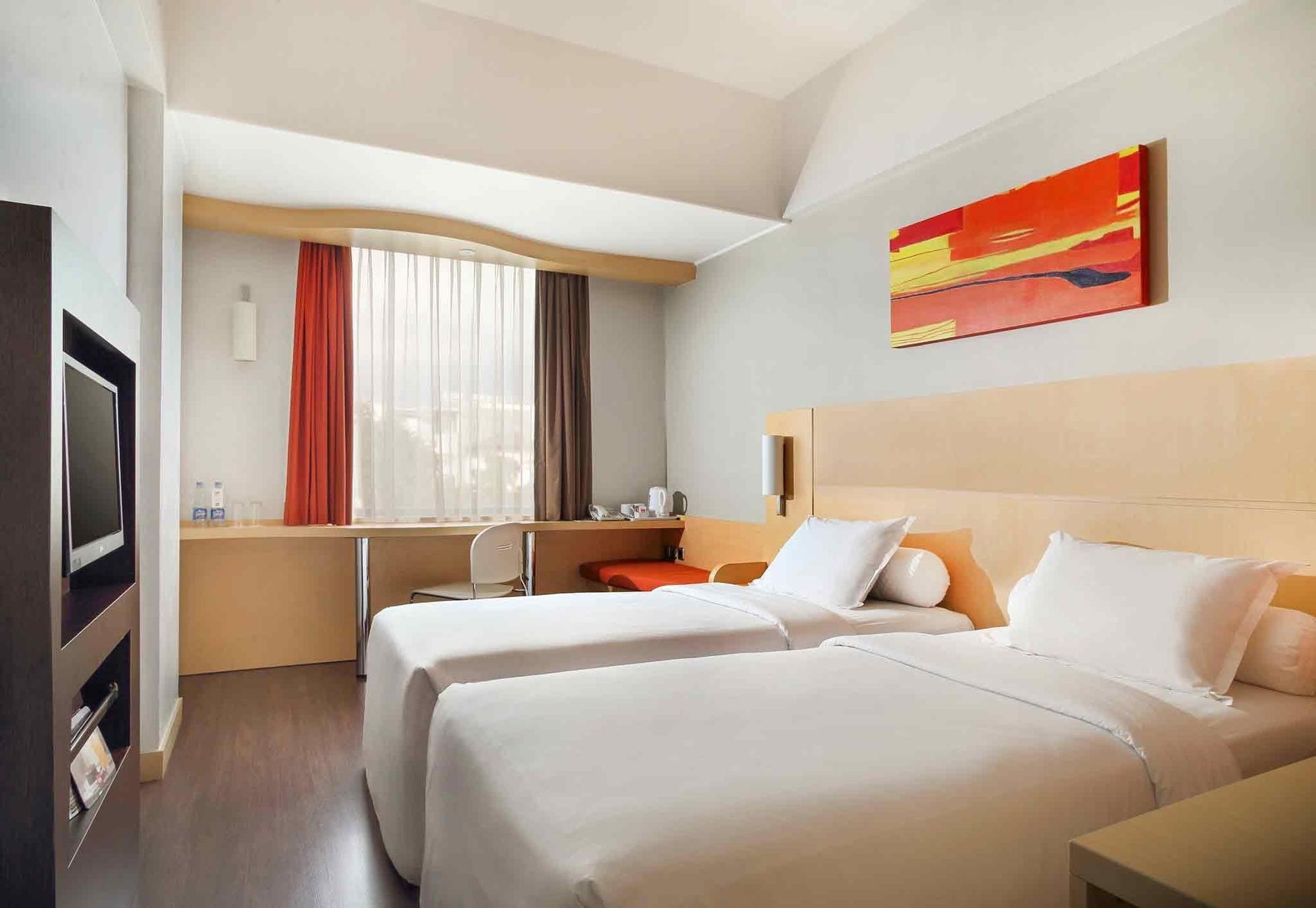 Ibis Jakarta Arcadia Exterior foto