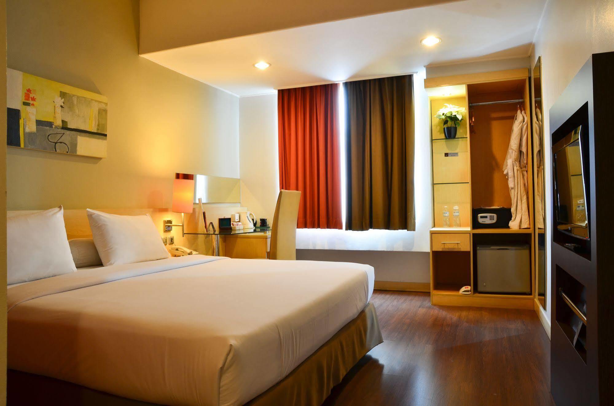 Ibis Jakarta Arcadia Exterior foto